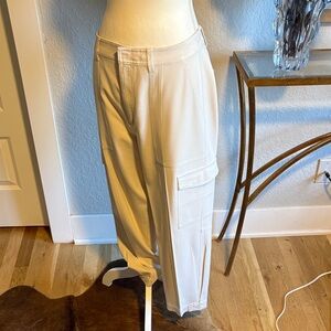 Banana republic off-white cargo pants with tapered ankles